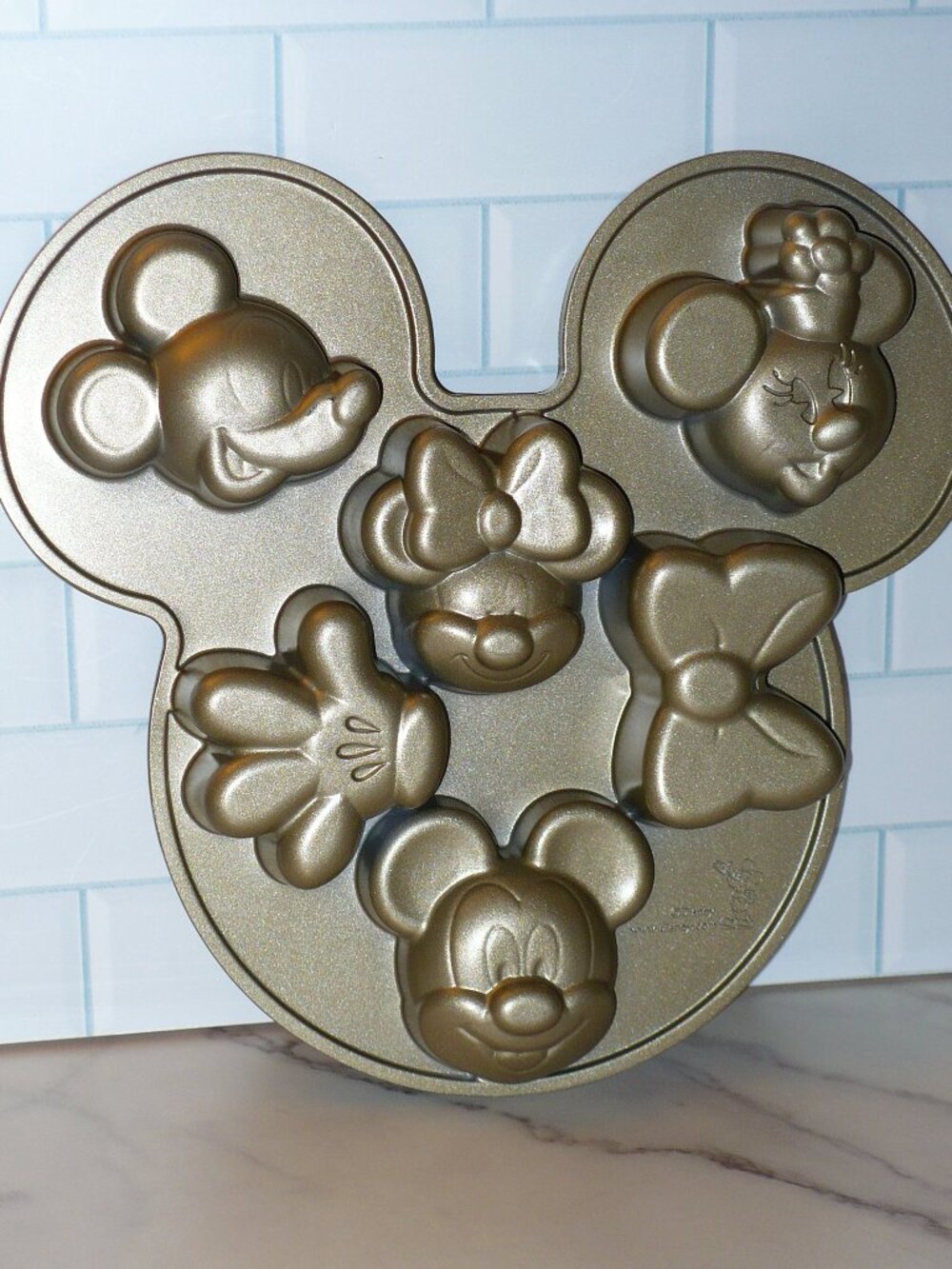 Williams Sonoma Disney Mickey and Minnie Mouse Cakelet Baking Pan ~ Mini Cakes
